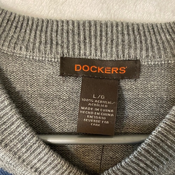 Dockers Men’s Gray V-Neck Argyle Sweater Vest with Blue Diamond Pattern - Picture 2 of 5